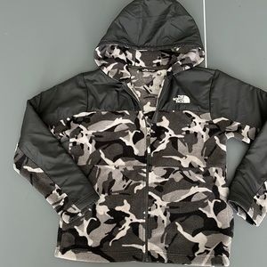 Boys 10/12 youth north face full zip hooded camo jacket in black and grey
